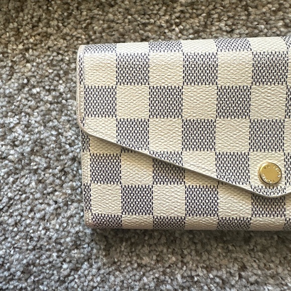 Louis Vuitton Sarah Wallet - Picture 13 of 16